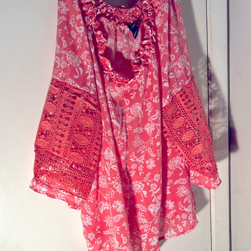 Like New Woman’s Size Large(L) Coral/White By Design Top(Non- Smoker)